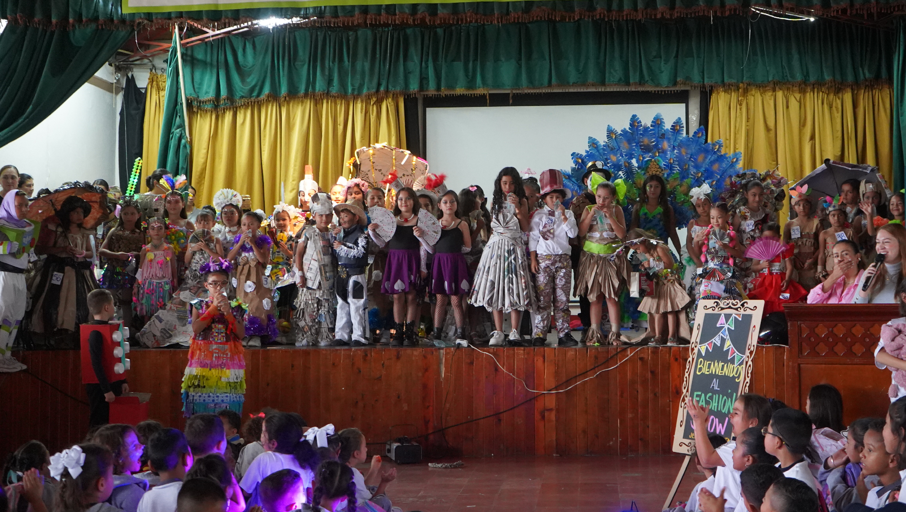 Fashion show con material reciclable: creatividad, sostenibilidad y conciencia ambiental en la primera infancia